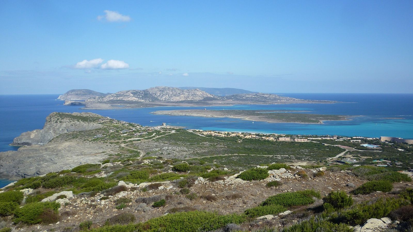 Uitzicht op het eiland Asinara bij Stintino, Sardinië