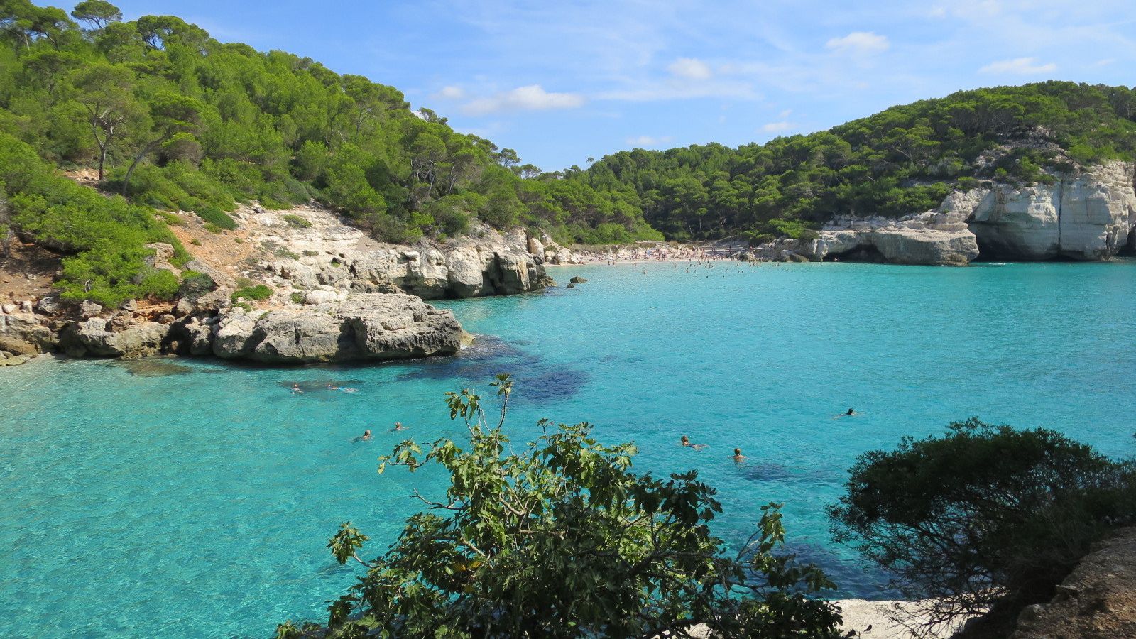 Cala Mitjana op Menorca met turquoise water